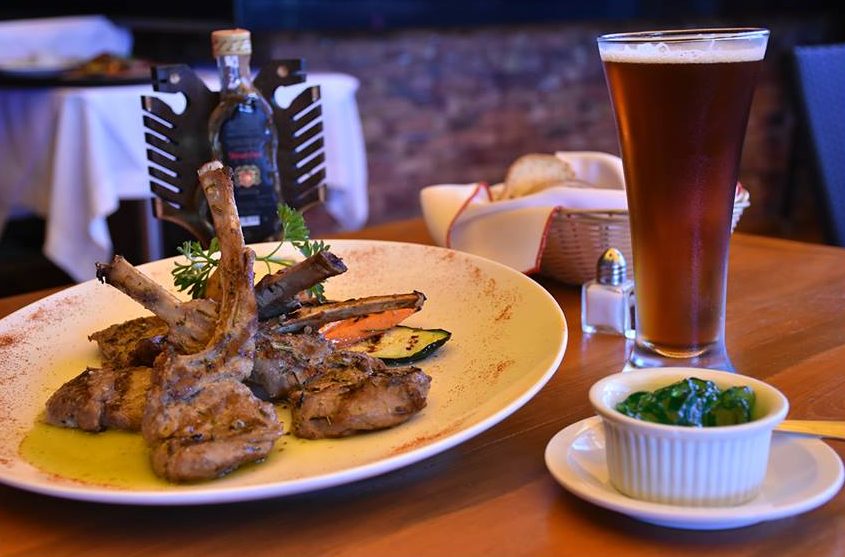 Chuletas de cordero al carbón con cerveza
